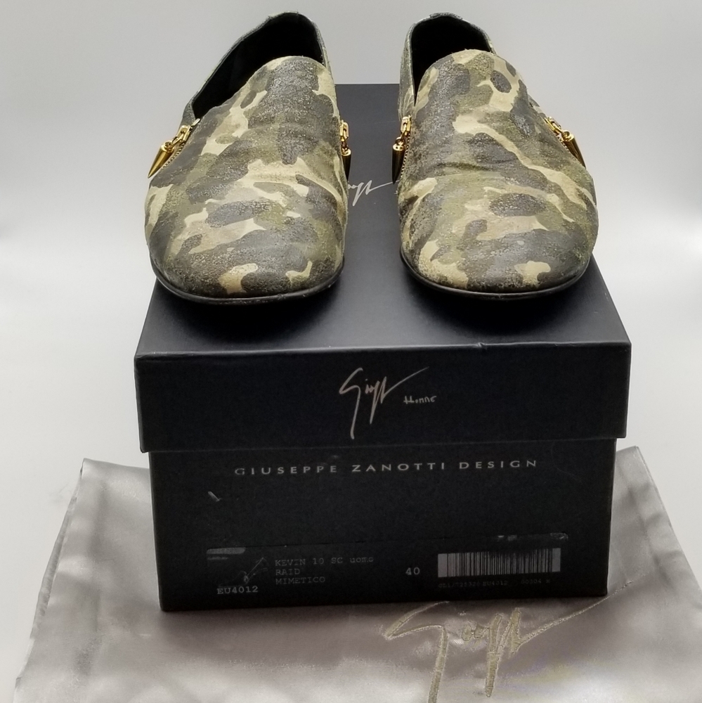 Exquisite Giuseppe Zanotti Camo Loafers Size US 7